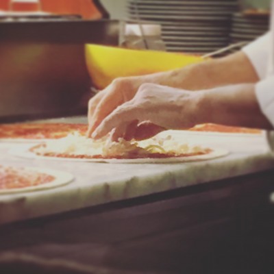 Mani esperte al lavoro